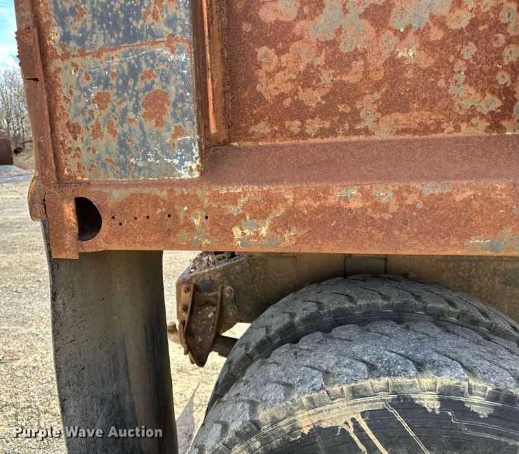 image for item LK9611 1990 International 9300  dump truck