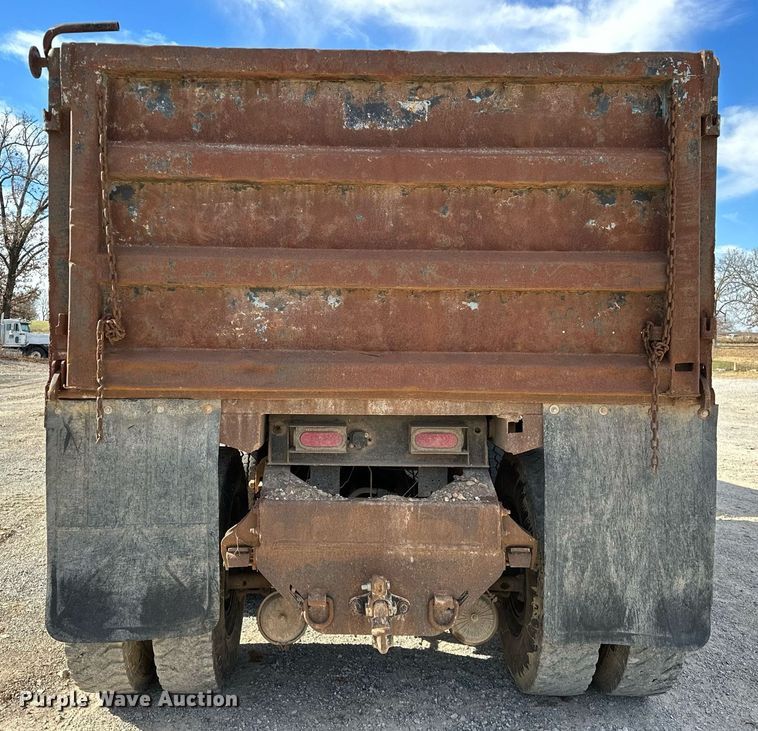 image for item LK9611 1990 International 9300  dump truck