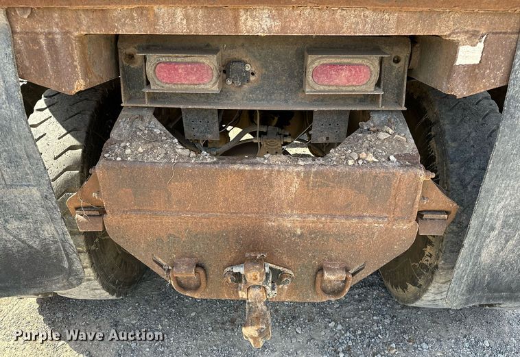 image for item LK9611 1990 International 9300  dump truck