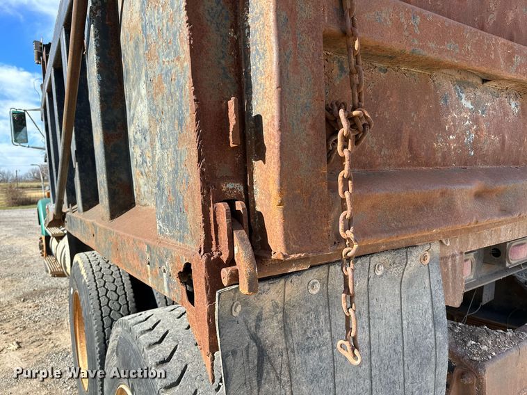 image for item LK9611 1990 International 9300  dump truck