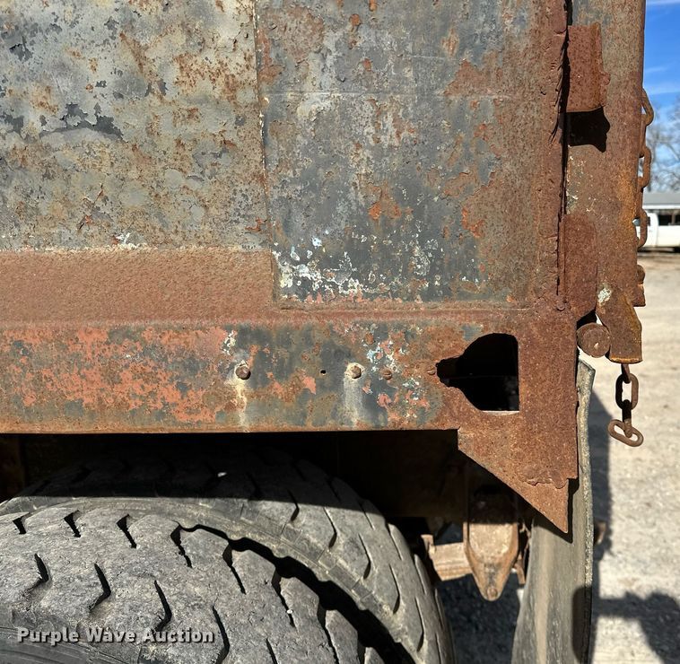 image for item LK9611 1990 International 9300  dump truck