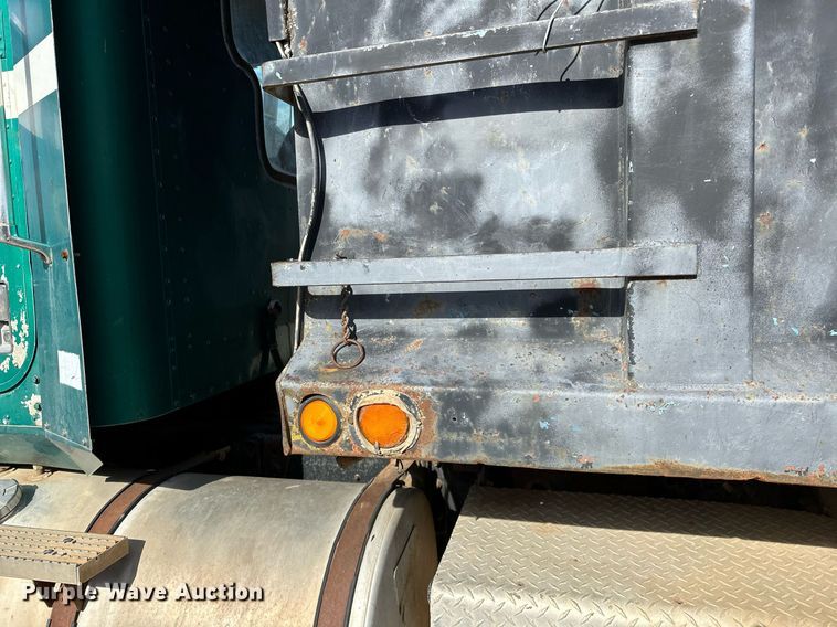 image for item LK9611 1990 International 9300  dump truck