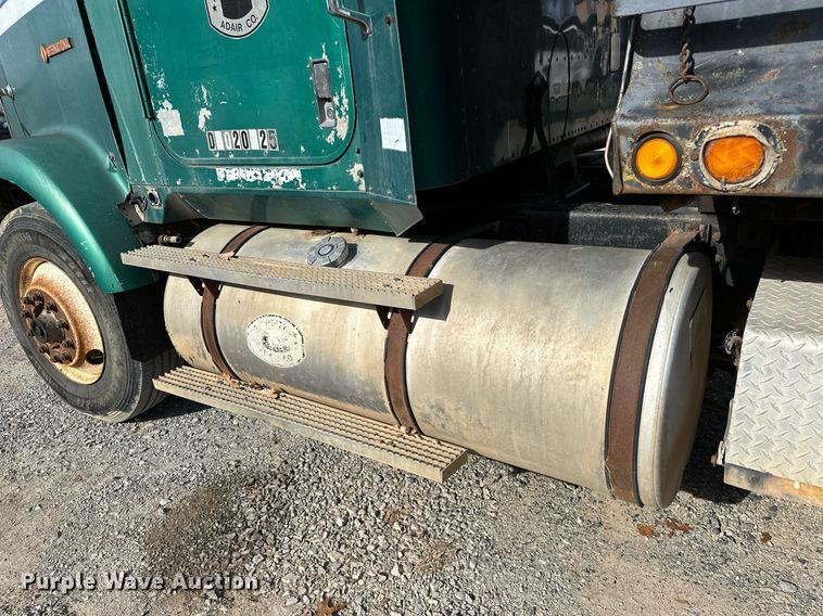 image for item LK9611 1990 International 9300  dump truck