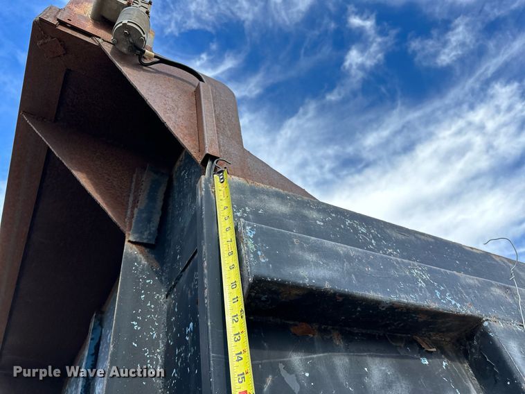 image for item LK9611 1990 International 9300  dump truck