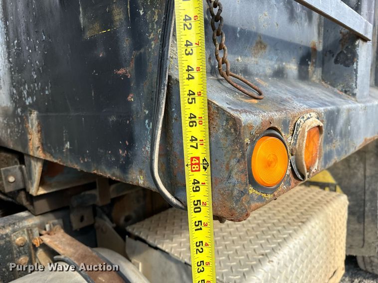 image for item LK9611 1990 International 9300  dump truck