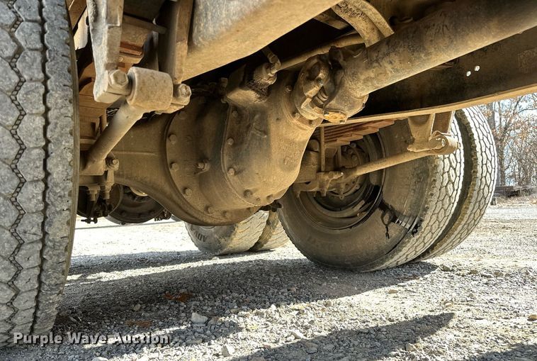 image for item LK9611 1990 International 9300  dump truck