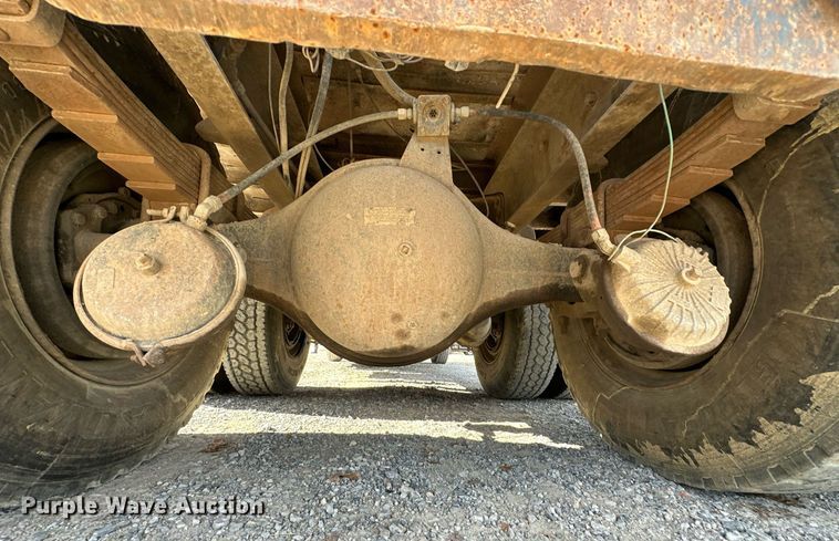 image for item LK9611 1990 International 9300  dump truck