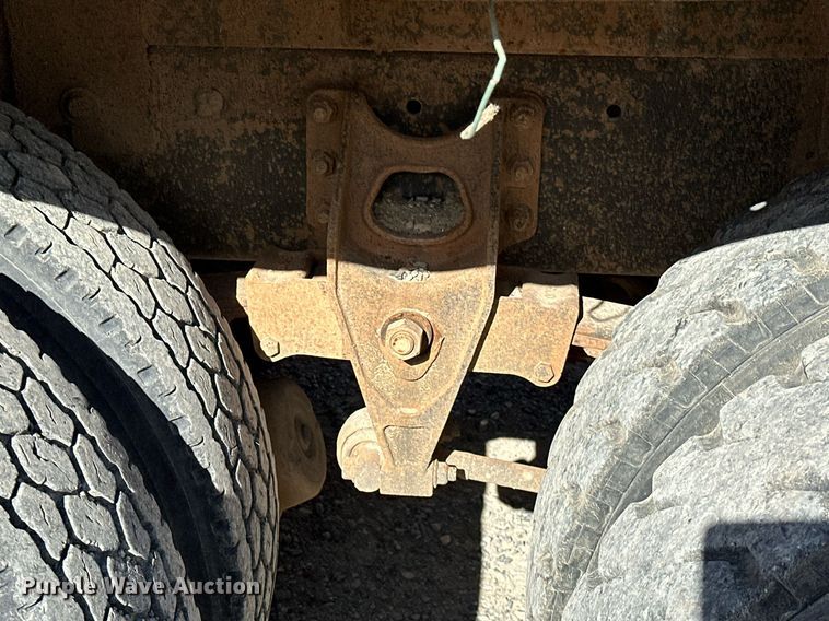 image for item LK9611 1990 International 9300  dump truck