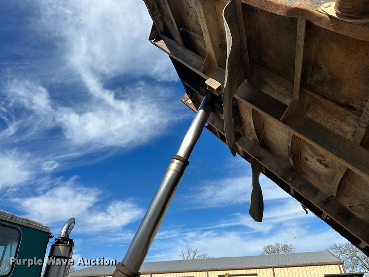 image for item LK9611 1990 International 9300  dump truck