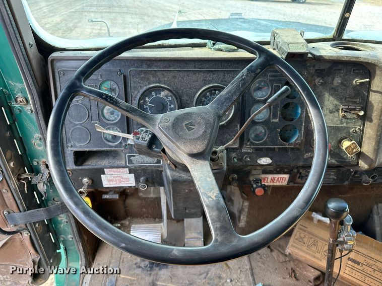 image for item LK9611 1990 International 9300  dump truck