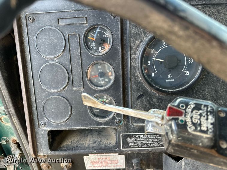 image for item LK9611 1990 International 9300  dump truck