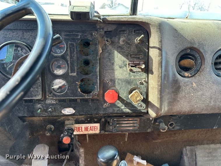 image for item LK9611 1990 International 9300  dump truck