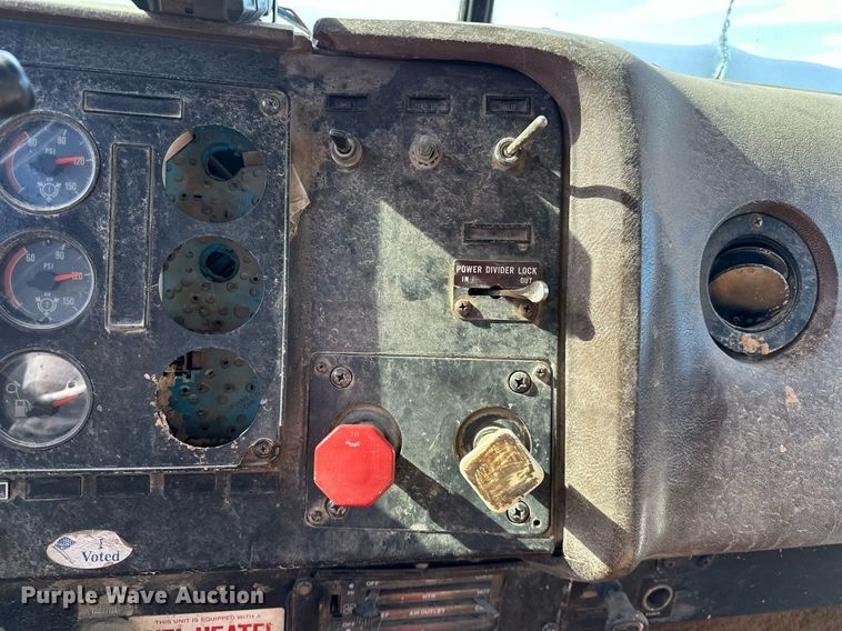 image for item LK9611 1990 International 9300  dump truck