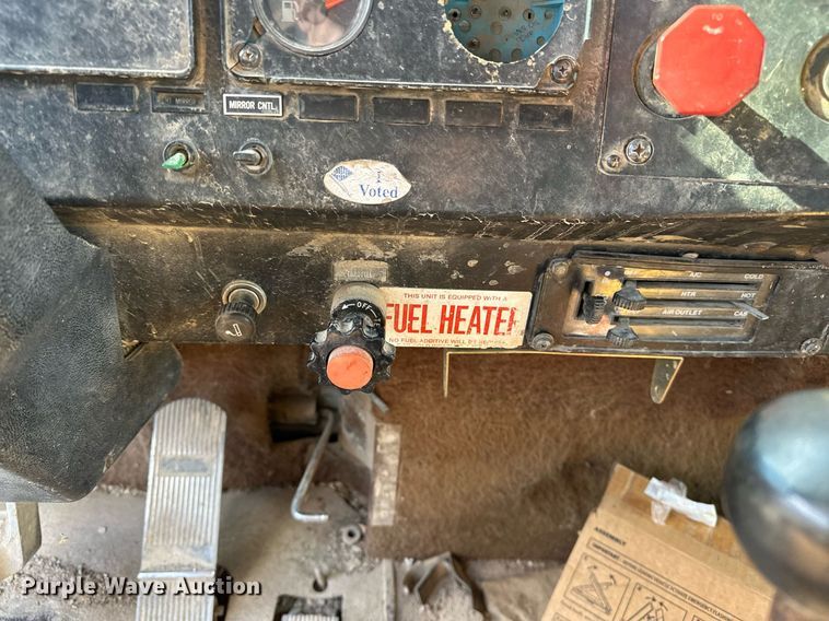 image for item LK9611 1990 International 9300  dump truck