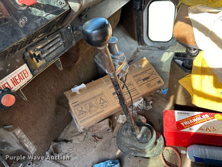 image for item LK9611 1990 International 9300  dump truck