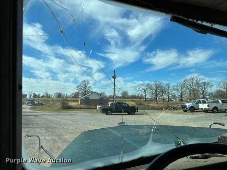 image for item LK9611 1990 International 9300  dump truck