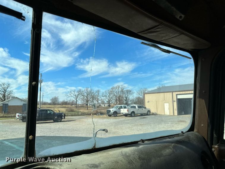 image for item LK9611 1990 International 9300  dump truck