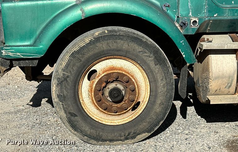 image for item LK9611 1990 International 9300  dump truck