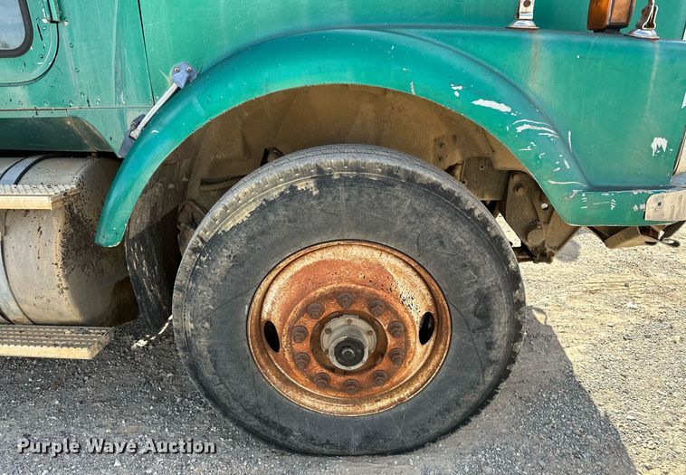 image for item LK9611 1990 International 9300  dump truck