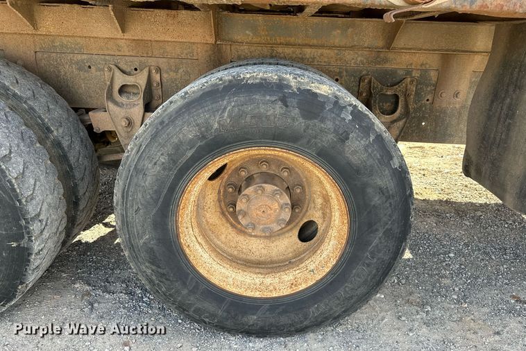 image for item LK9611 1990 International 9300  dump truck