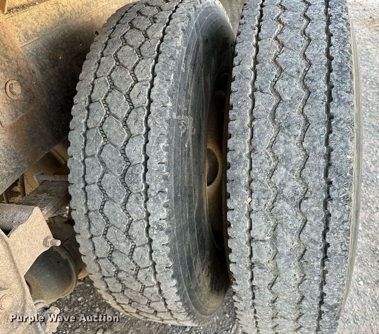 image for item LK9611 1990 International 9300  dump truck