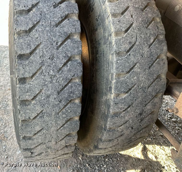 image for item LK9611 1990 International 9300  dump truck