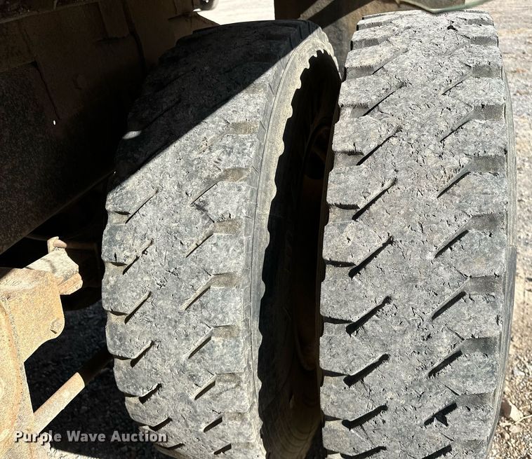 image for item LK9611 1990 International 9300  dump truck