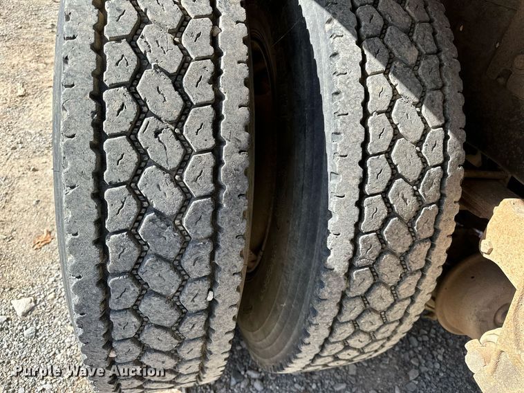 image for item LK9611 1990 International 9300  dump truck