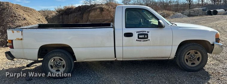 image for item LK9613 2002 GMC Sierra 1500  pickup truck