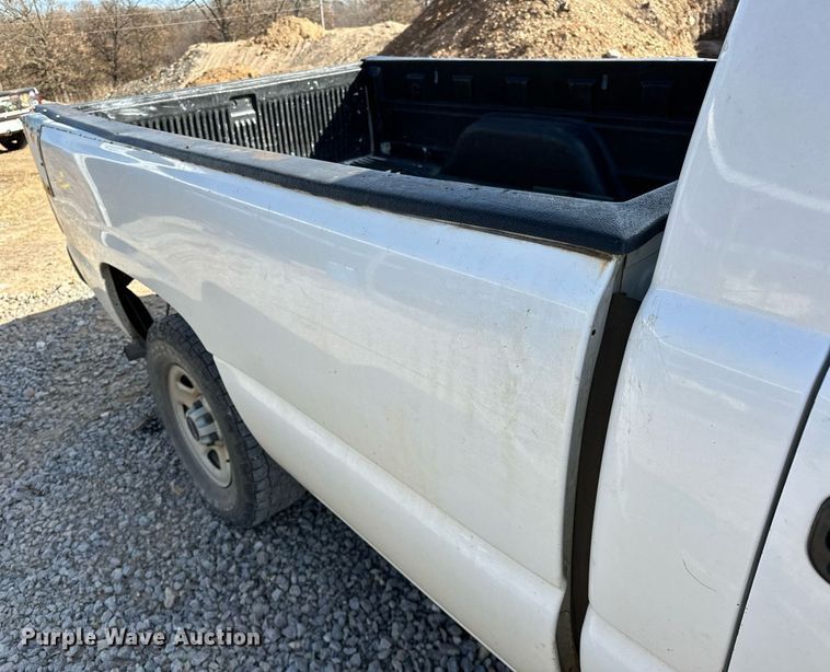 image for item LK9613 2002 GMC Sierra 1500  pickup truck