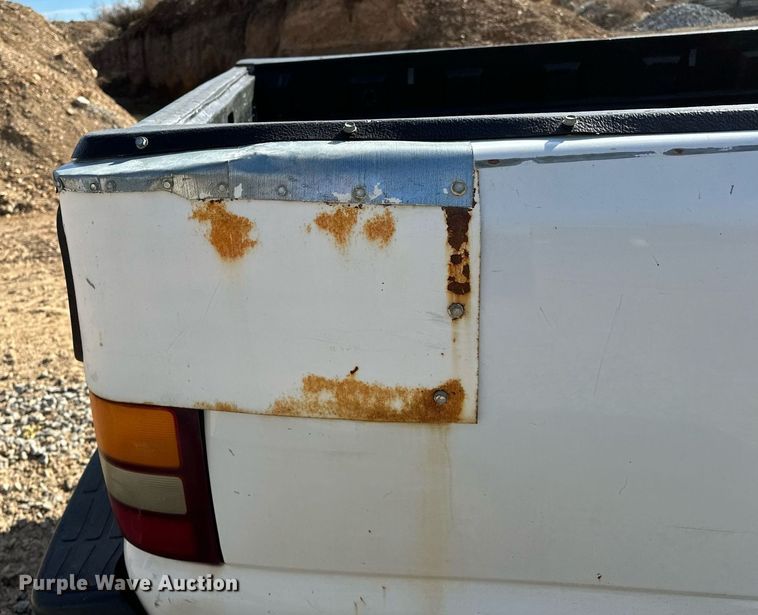 image for item LK9613 2002 GMC Sierra 1500  pickup truck