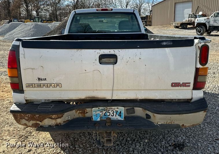 image for item LK9613 2002 GMC Sierra 1500  pickup truck