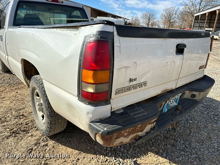 image for item LK9613 2002 GMC Sierra 1500  pickup truck