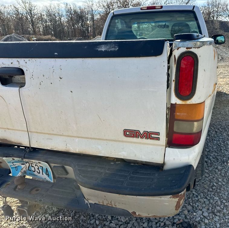 image for item LK9613 2002 GMC Sierra 1500  pickup truck