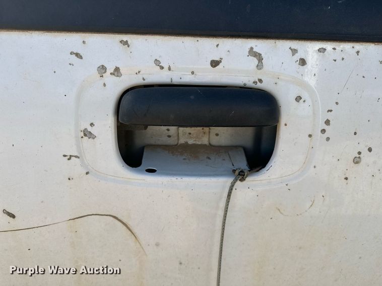 image for item LK9613 2002 GMC Sierra 1500  pickup truck