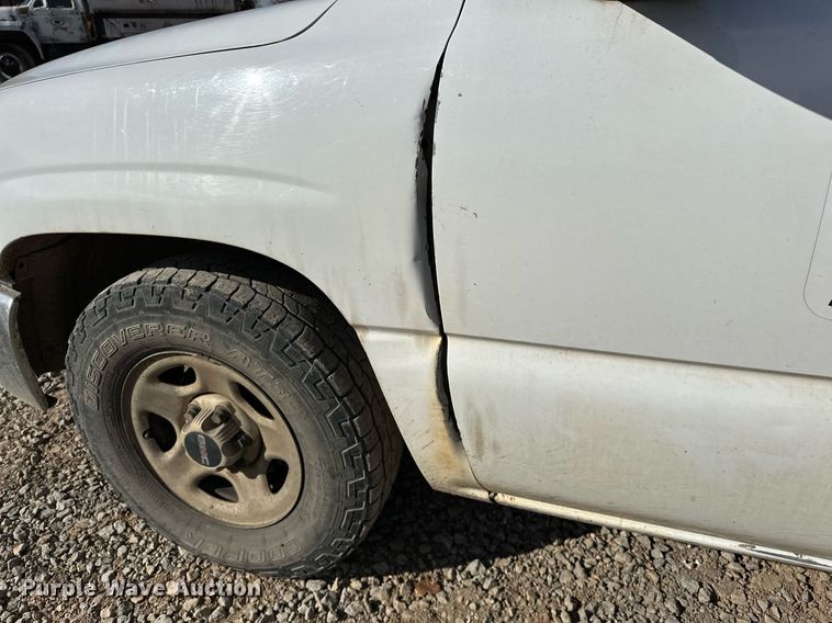 image for item LK9613 2002 GMC Sierra 1500  pickup truck