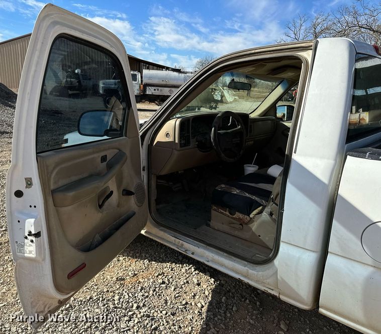 image for item LK9613 2002 GMC Sierra 1500  pickup truck