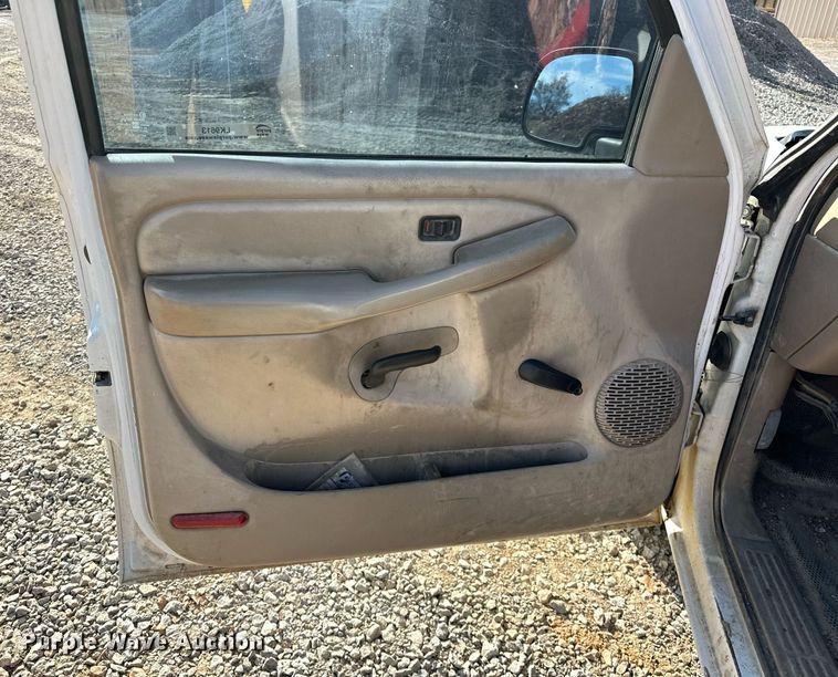 image for item LK9613 2002 GMC Sierra 1500  pickup truck