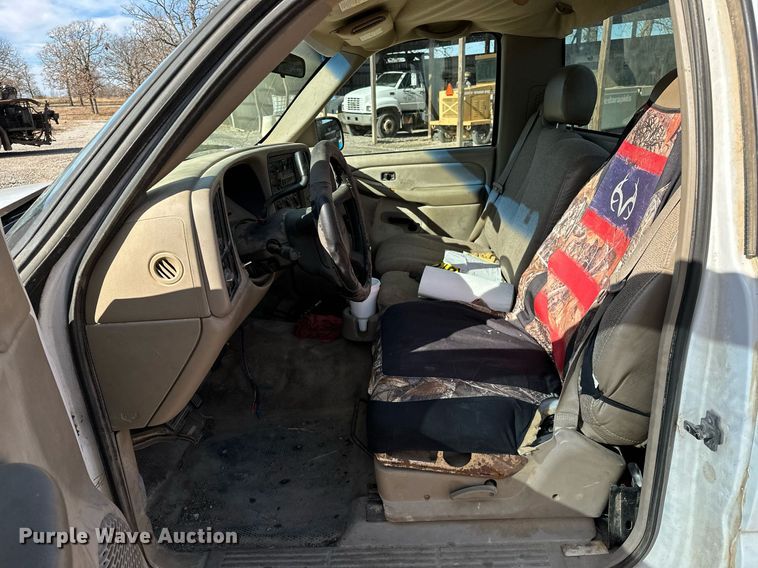 image for item LK9613 2002 GMC Sierra 1500  pickup truck