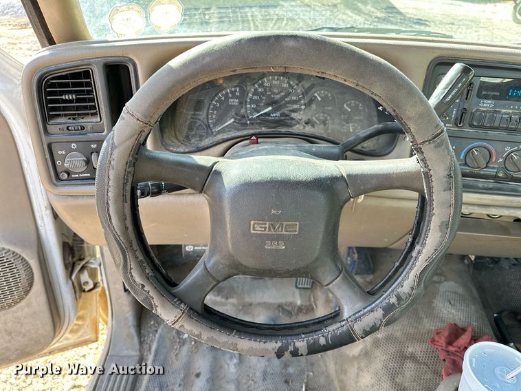 image for item LK9613 2002 GMC Sierra 1500  pickup truck