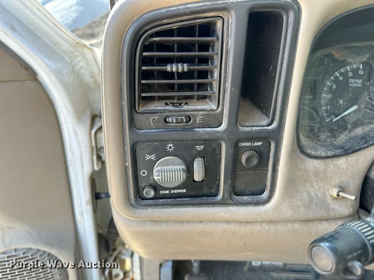 image for item LK9613 2002 GMC Sierra 1500  pickup truck