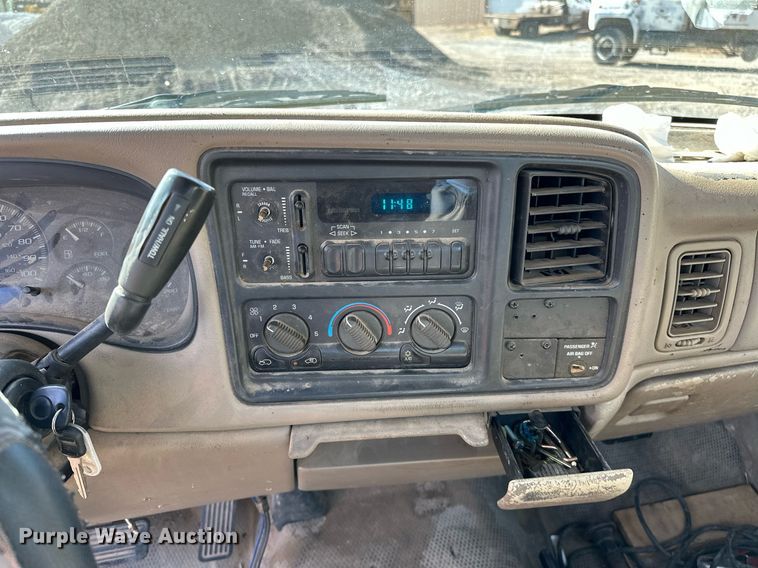 image for item LK9613 2002 GMC Sierra 1500  pickup truck