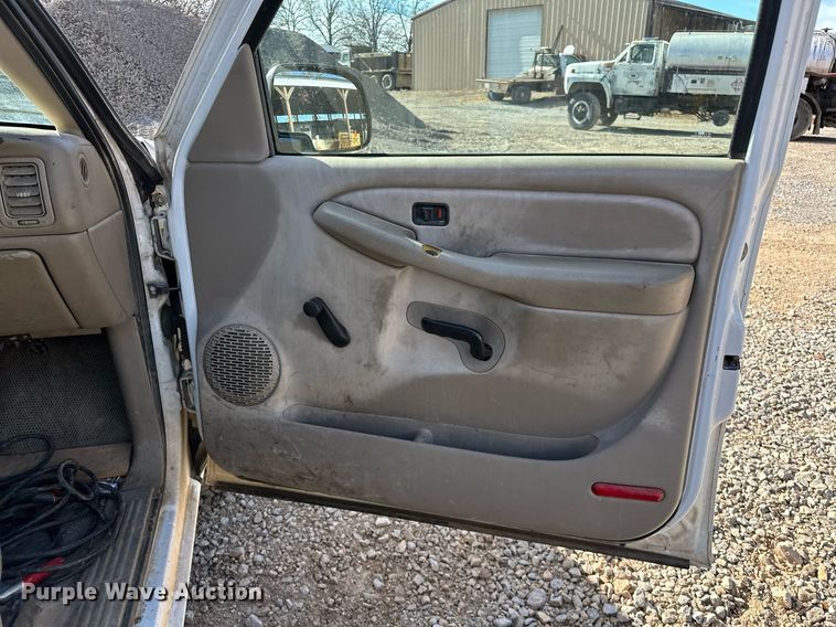 image for item LK9613 2002 GMC Sierra 1500  pickup truck