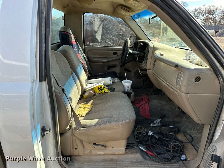 image for item LK9613 2002 GMC Sierra 1500  pickup truck