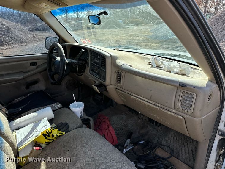 image for item LK9613 2002 GMC Sierra 1500  pickup truck