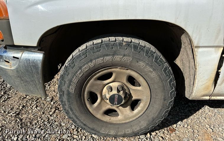 image for item LK9613 2002 GMC Sierra 1500  pickup truck