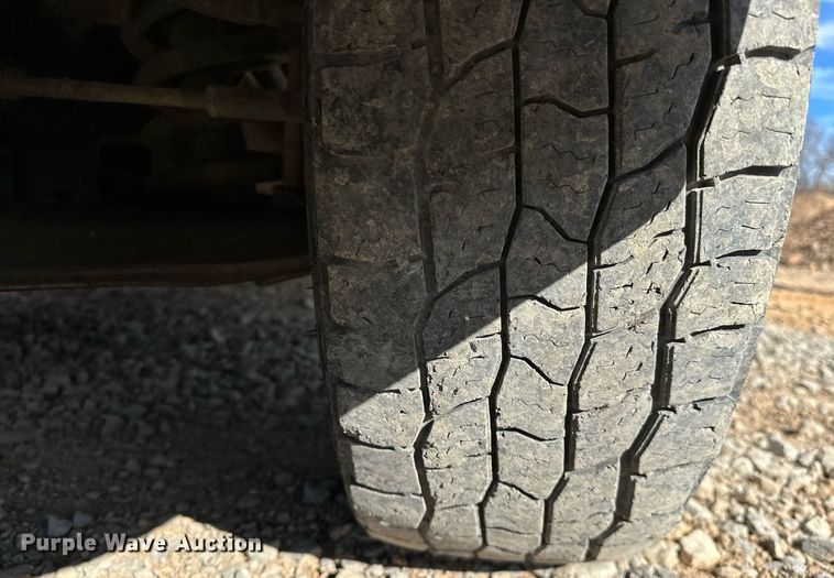 image for item LK9613 2002 GMC Sierra 1500  pickup truck