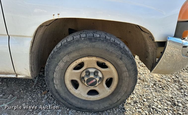 image for item LK9613 2002 GMC Sierra 1500  pickup truck