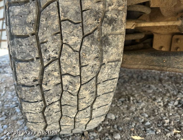 image for item LK9613 2002 GMC Sierra 1500  pickup truck