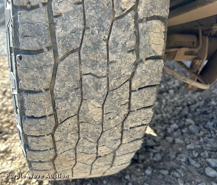 image for item LK9613 2002 GMC Sierra 1500  pickup truck